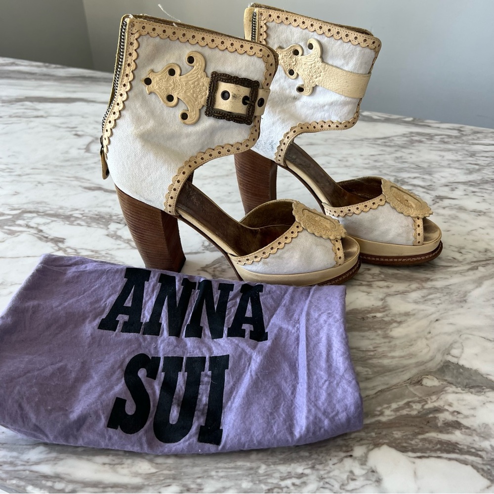 ✨Gorgeous and Unique✨ Vintage Anna Sui High Platform Shoes!
